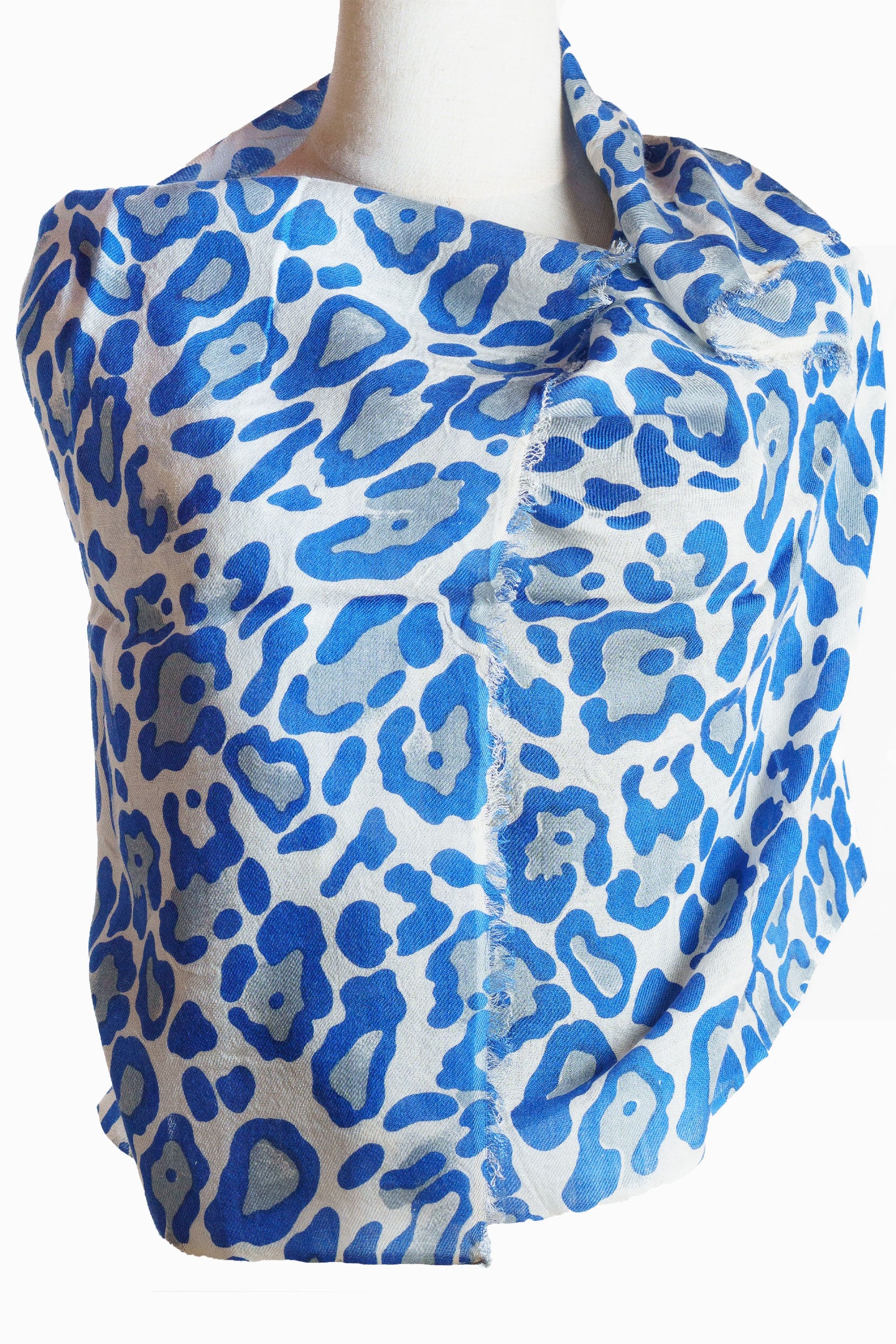 Écharpe étole en soie et cachemire bleu guépard